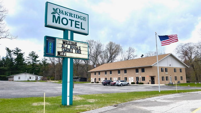 Oakridge Motel (Cronks) - Real Estate Photos (newer photo)